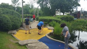 youth group playing mini golf